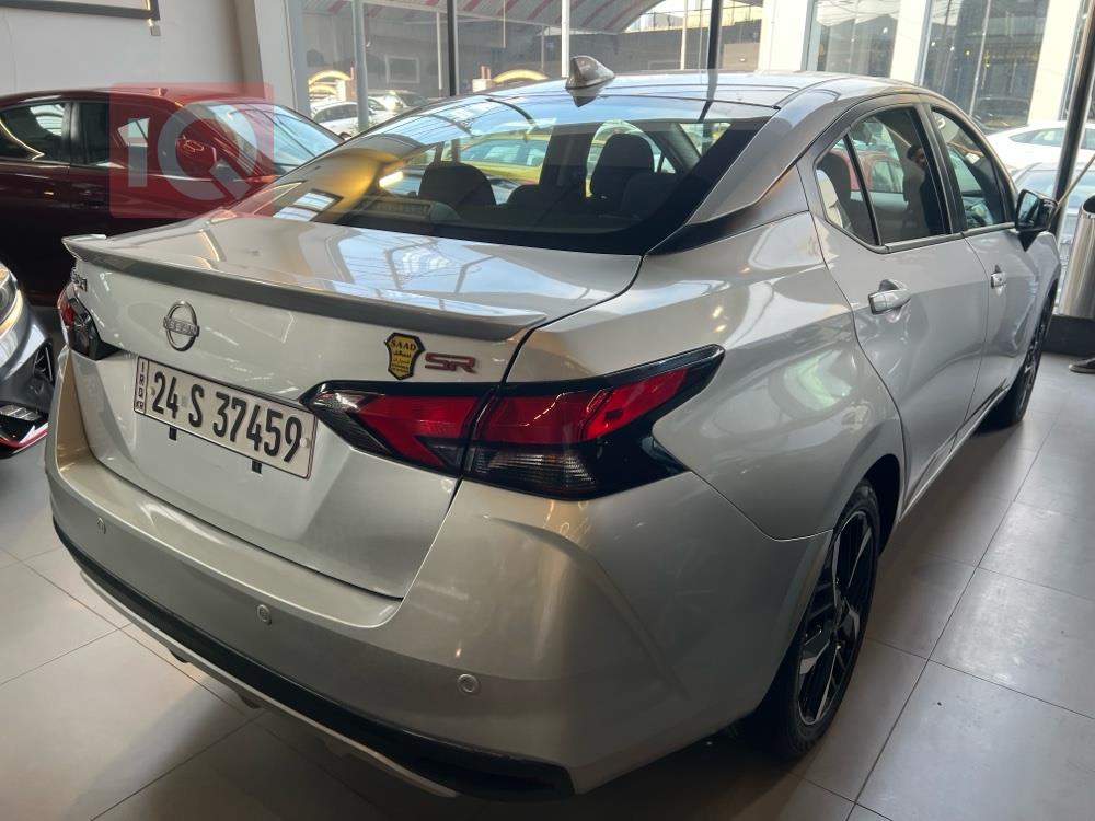 نيسان فيرسا